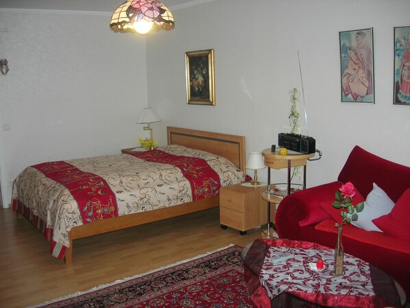 In-room safe, iron/ironing board, rollaway beds, free WiFi - Haus Hamburg (Bad Fuessing)