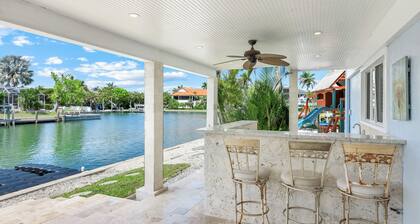 5 Bed, 4 Bath Luxury ranta-altaan koti, 2 Masters, 5 minuutin kävelymatkan päässä rannalta