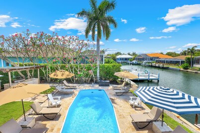 5 habitaciones, 4 baños de lujo frente al mar con piscina, 2 amos, 5 minutos a pie de playa