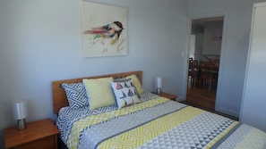 3 chambres, fer et planche à repasser, draps fournis