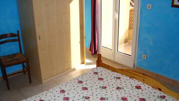 2 bedrooms, travel cot, free WiFi