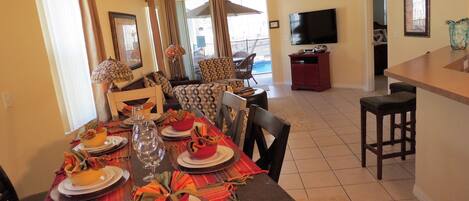 House, 3 Bedrooms, Non Smoking | In-room dining