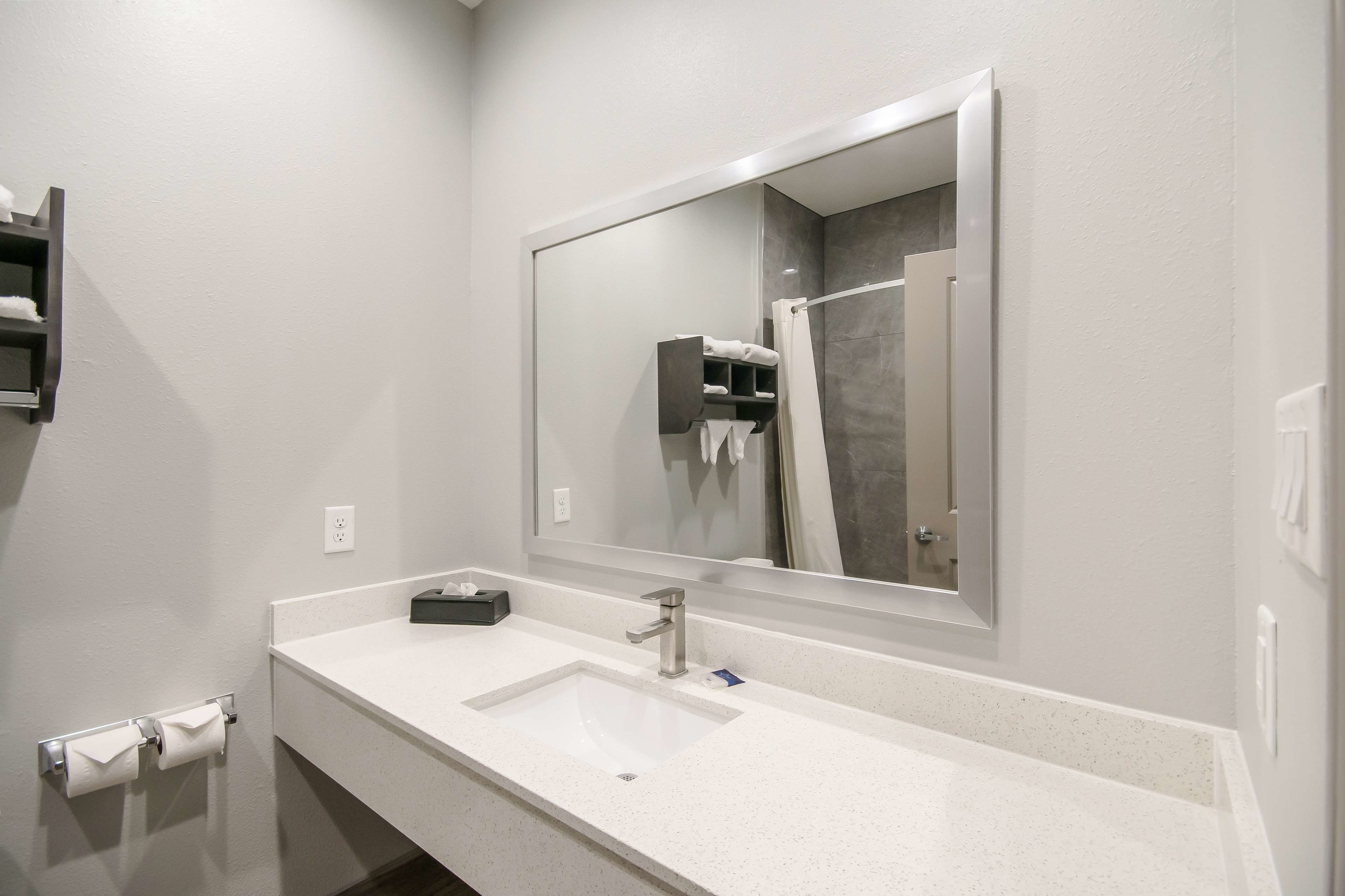 Photo - Americas Best Value Inn & Suites Northeast Houston Downtown I-610