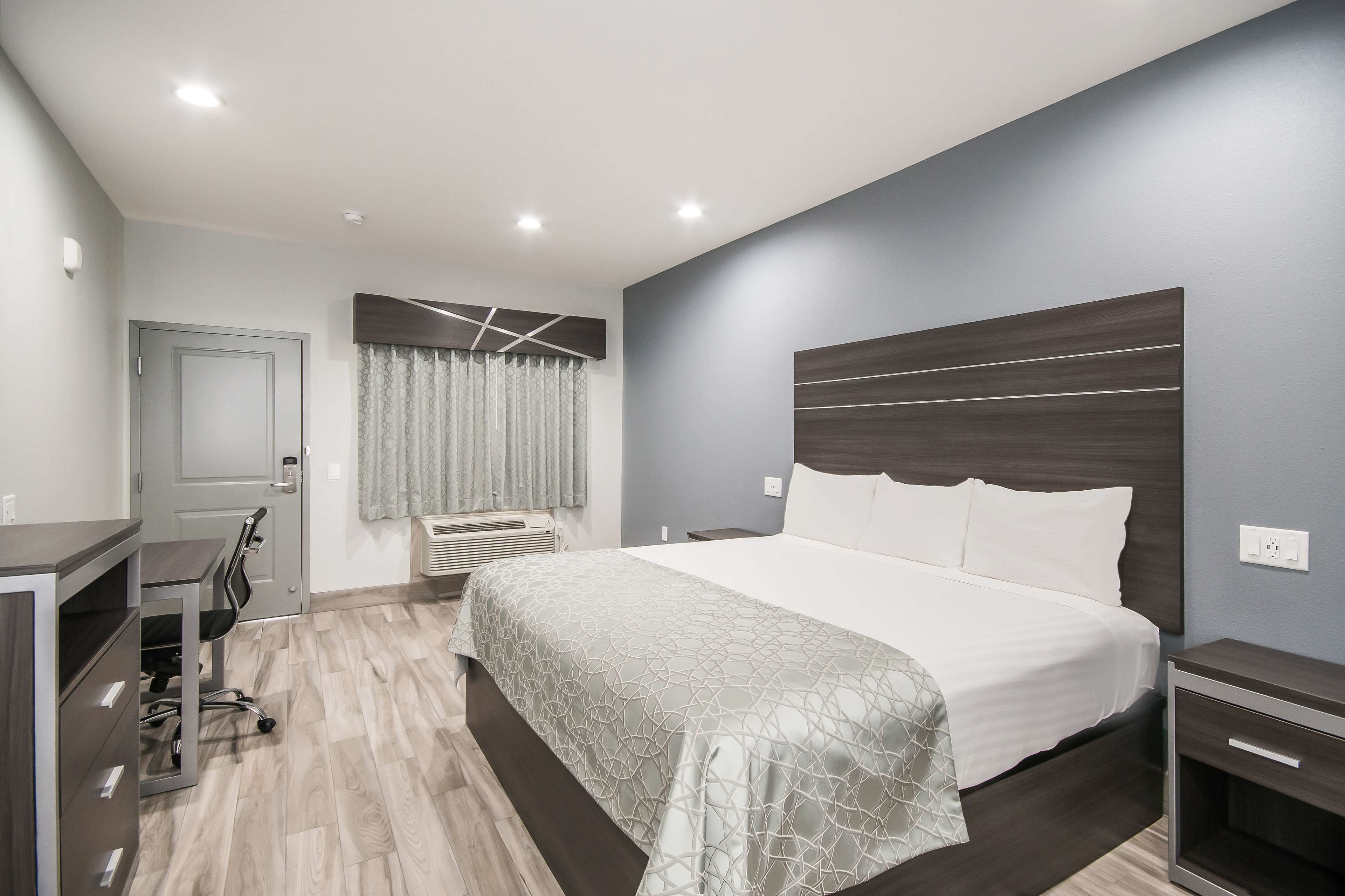 Photo - Americas Best Value Inn & Suites Northeast Houston Downtown I-610