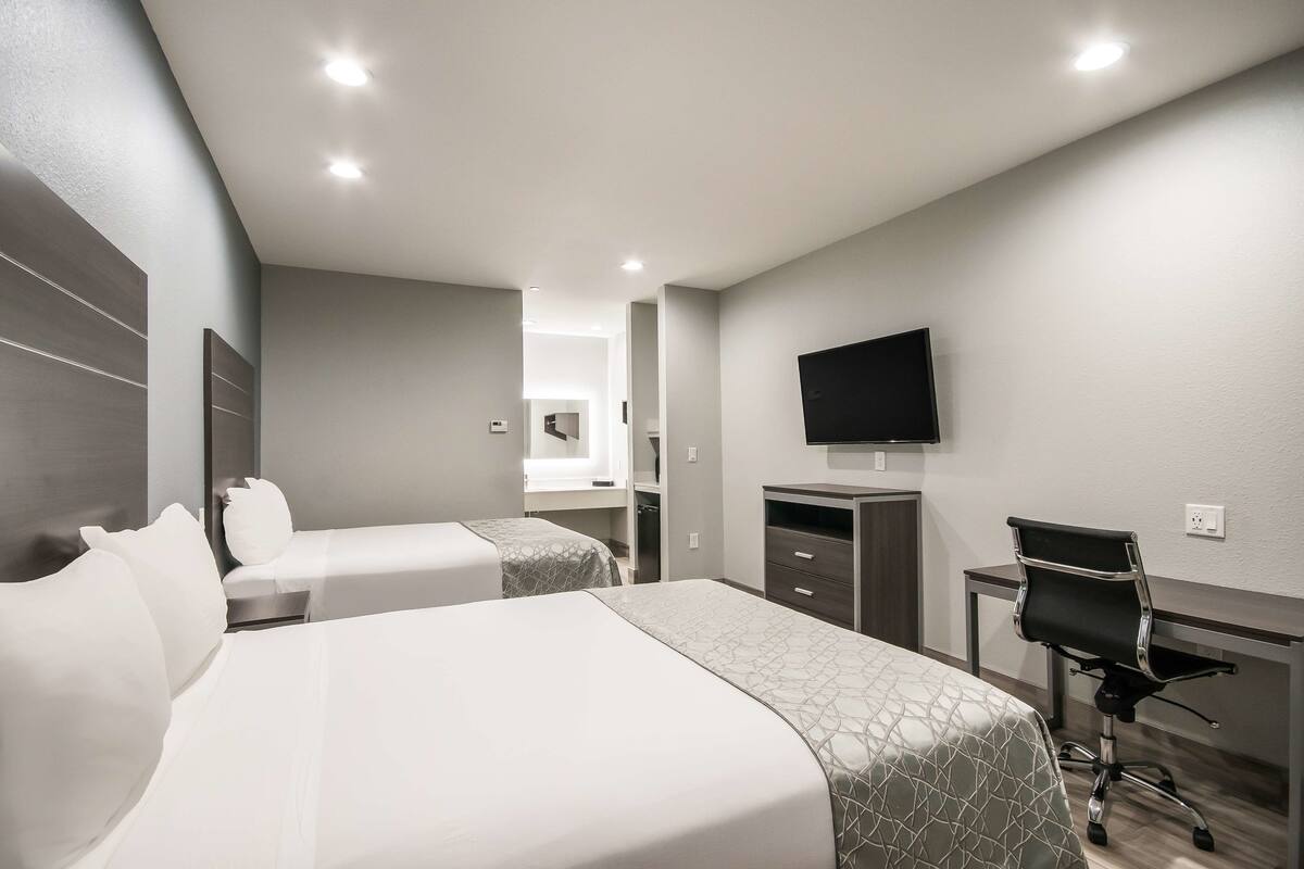 Room, 2 Queen Beds, Non Smoking | Desk, rollaway beds (surcharge), WiFi (free)