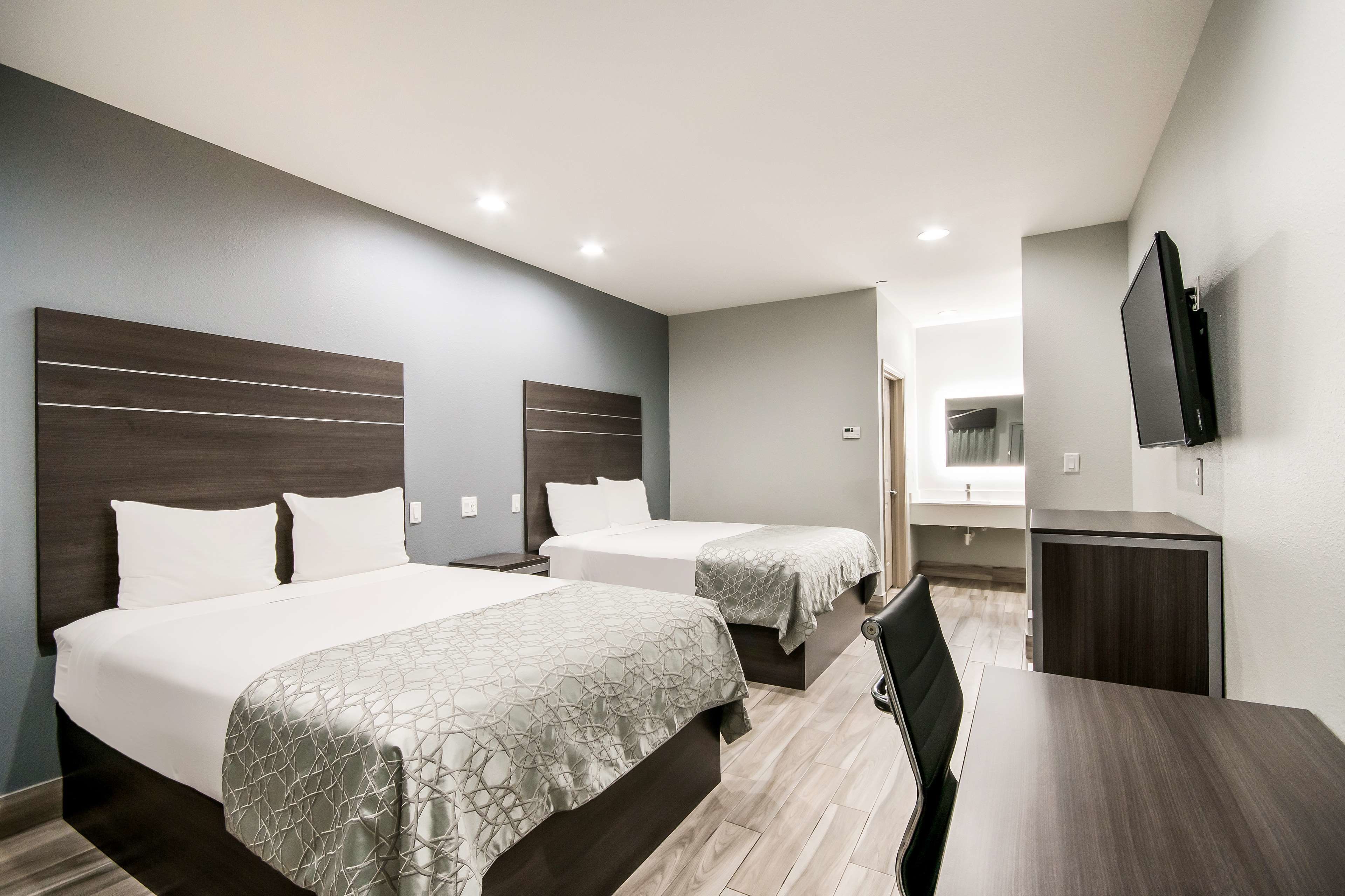 Photo - Americas Best Value Inn & Suites Northeast Houston Downtown I-610