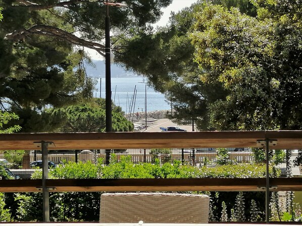 Property grounds - ππ ***** Seafront Premium Apartment β 65β―mΒ² β Elegance & Serenity (La Ciotat)
