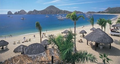 one block to medano beach , 2 blocks to the Cabo Marina & Downtown Cabo