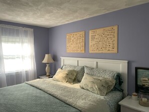 4 bedrooms, iron/ironing board, WiFi, bed sheets