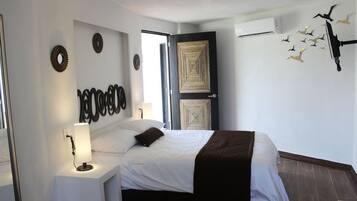 Habitación estándar, para no fumadores | Caja de seguridad en la habitación, wifi gratis y ropa de cama