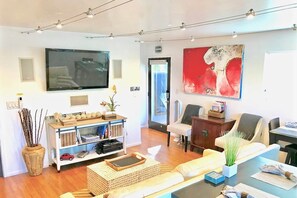 Smart TV, books, stereo