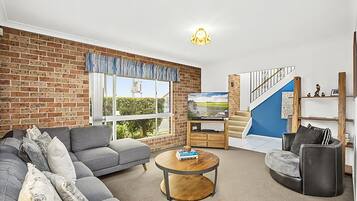 TV, DVD player, books, stereo