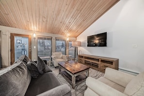 Cavell Penthouse Suite | Living area | Flat-screen TV