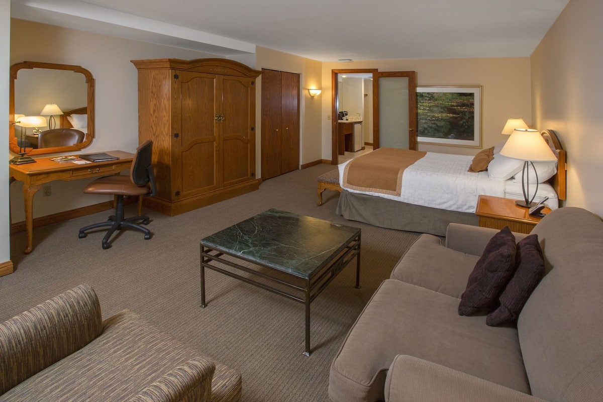 Két bảo mật tại phòng, bàn ủi/dụng cụ ủi quần áo, nôi/cũi di động