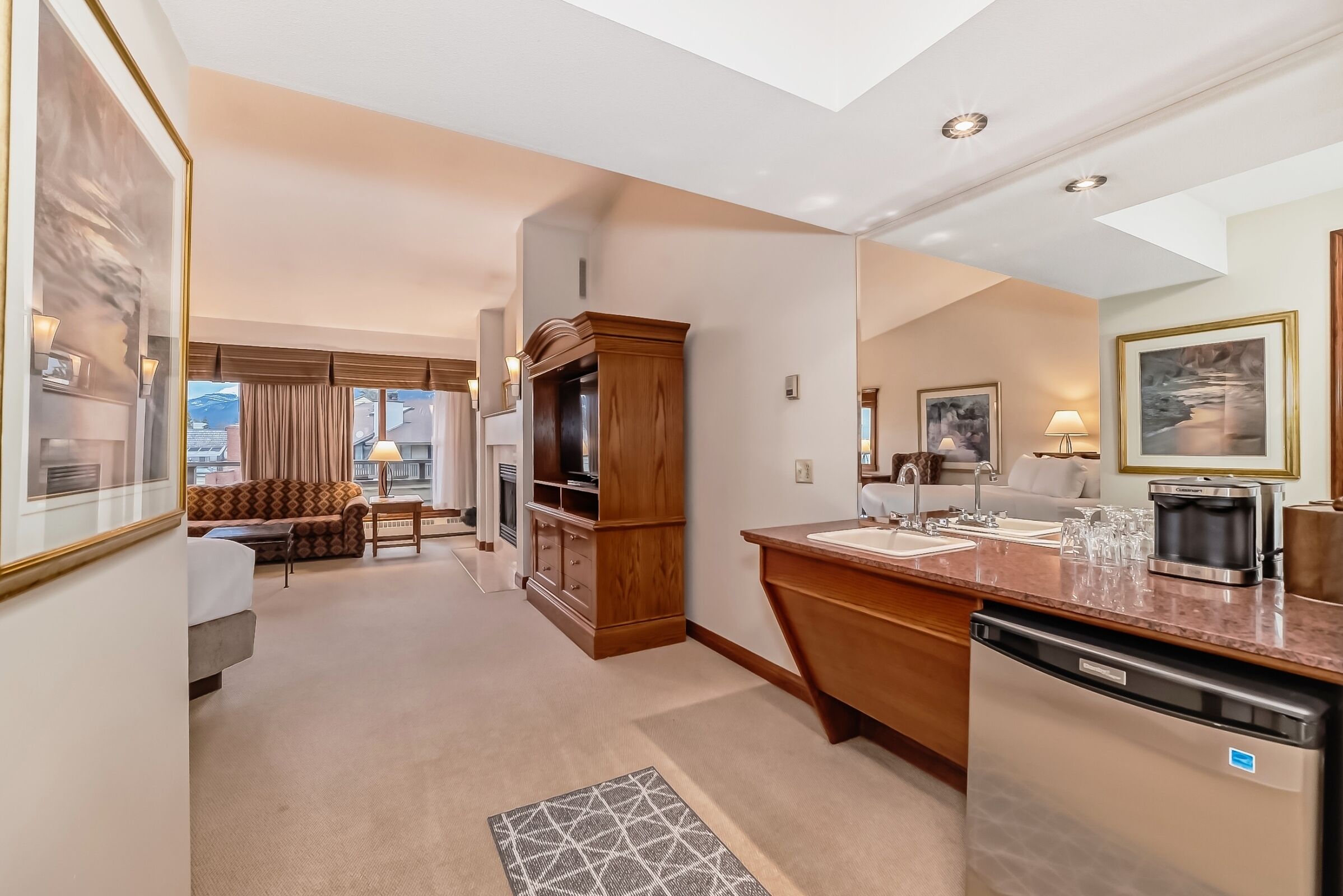 executive room, 1 king bed | 1 bedroom, in-room safe, iron/ironing board, travel cot