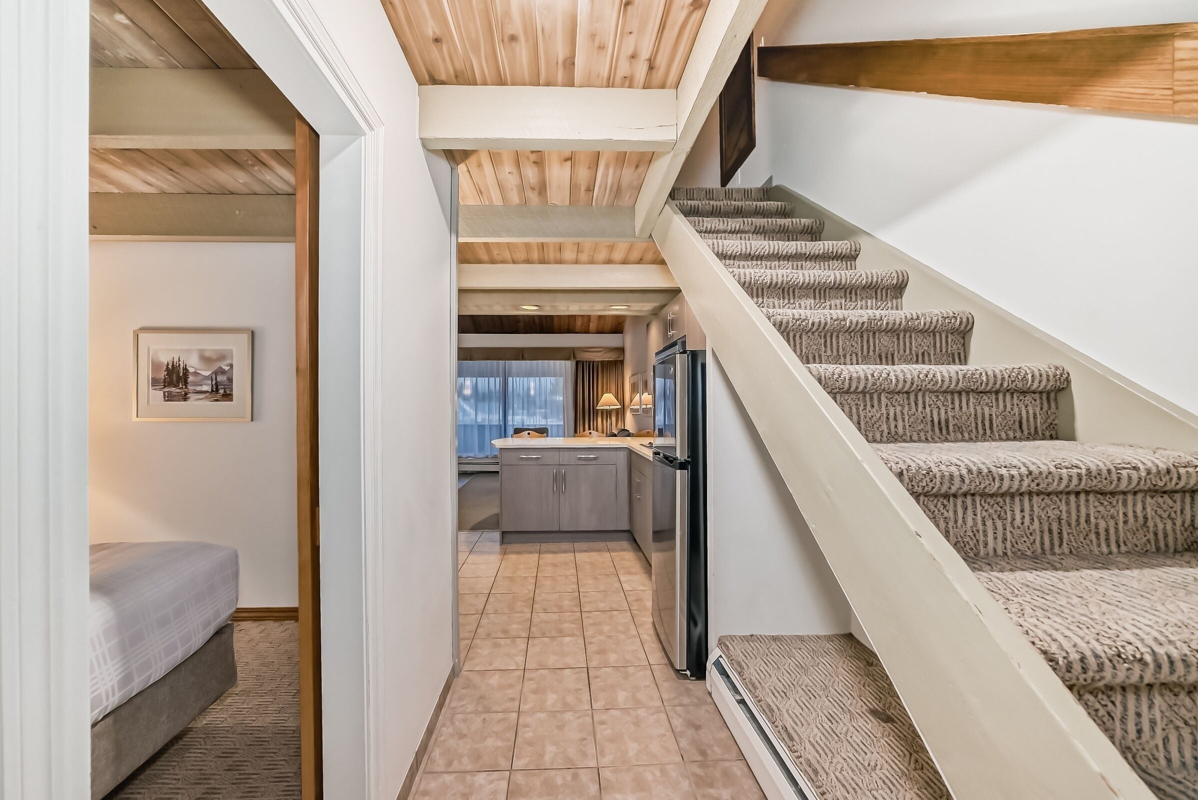 suite, 2 bedrooms | living area | flat-screen tv