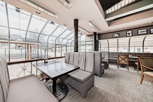 每日供应自助式早餐（每人 CAD 22.00）