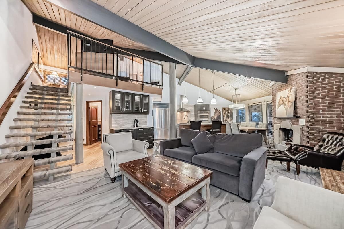 cavell penthouse suite | living area | flat-screen tv