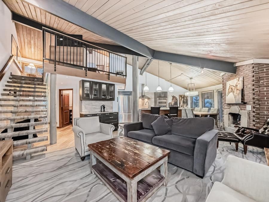 Cavell Penthouse Suite | Living area | Flat-screen TV