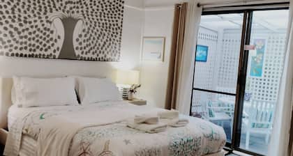 The Boathouse is a 3 Bedroom Self-Contained House, with Everything You need.