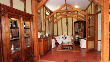 Design Suite, 1 Queen Bed, Non Smoking | Down comforters, blackout drapes, iron/ironing board, free WiFi