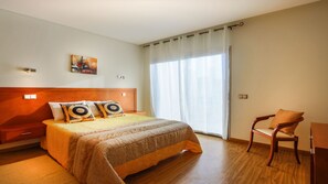 4 bedrooms, in-room safe, iron/ironing board, free WiFi