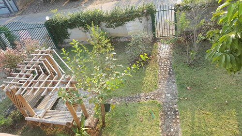 Best Price Villa with Garden and Swimming Pool! Free Transfer and daily Shuttle!