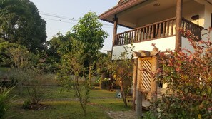 Property grounds - Best Price Villa with Garden and Swimming Pool! Free Transfer and daily Shuttle! (Chiang Mai)