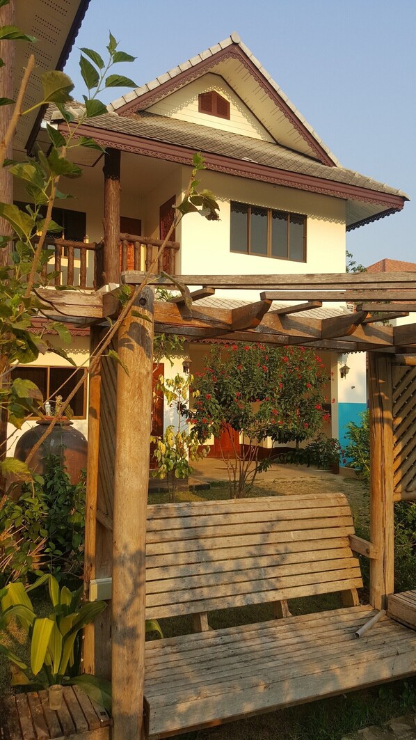 Exterior - Best Price Villa with Garden and Swimming Pool! Free Transfer and daily Shuttle! (Chiang Mai)