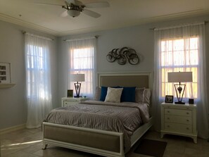 3 slaapkamers, een bureau, een strijkplank/strijkijzer, wifi