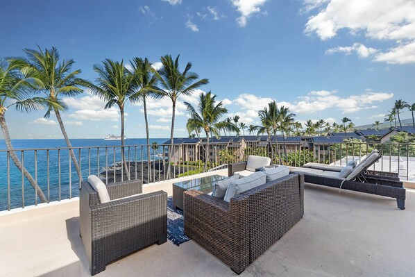 Oceanfront Private Lanai