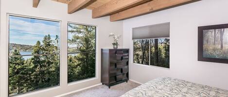 4 bedrooms, desk, iron/ironing board, travel crib