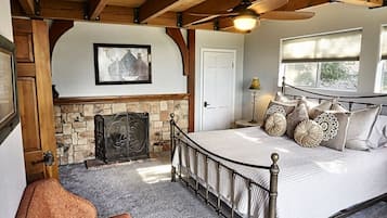 4 Schlafzimmer, Schreibtisch, Bügeleisen/Bügelbrett, Reisekinderbett