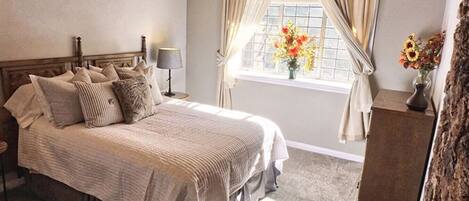 4 多间卧室、办公桌、熨斗/熨衣板、旅行婴儿床