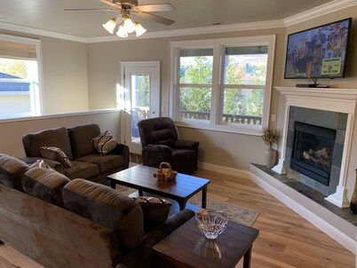 3 bedrooms with king beds, 2 1/2 bathrooms.  2146 sq ft house in east Medford.