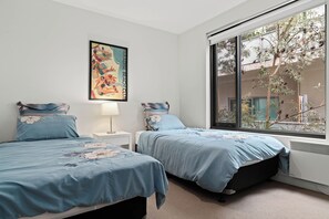 3 bedrooms, iron/ironing board - The Esplanade, Cscape, Cowes 2nd floor, great position, near the beach! (Cowes)