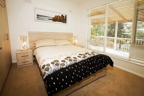 2 habitaciones, tabla de planchar con plancha y ropa de cama 