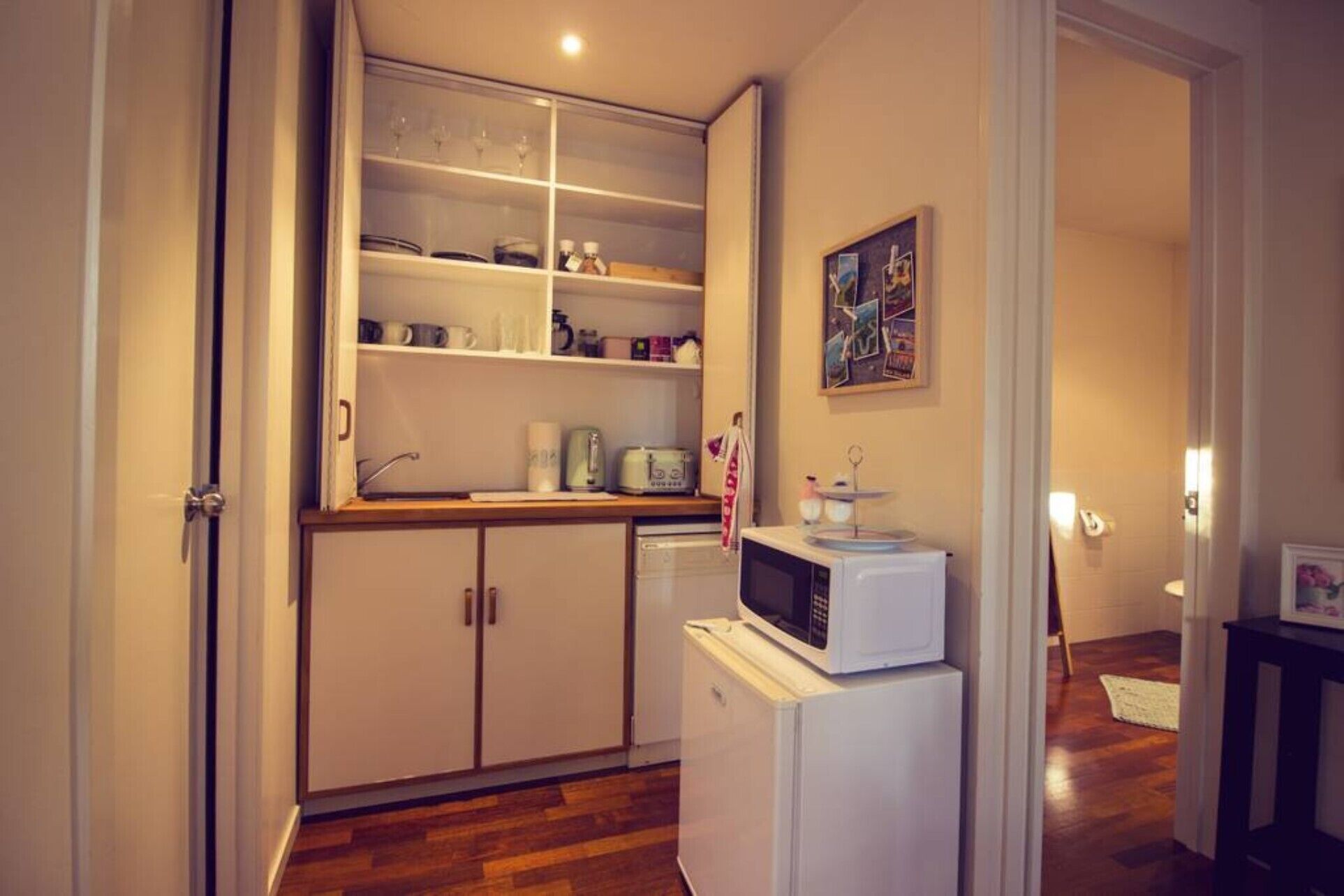 Fridge, microwave, dishwasher, coffee/tea maker