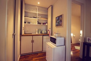 Fridge, microwave, dishwasher, coffee/tea maker