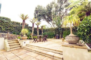 تناول الطعام بالخارج