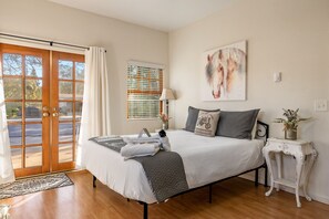 4 bedrooms, desk, iron/ironing board, travel crib