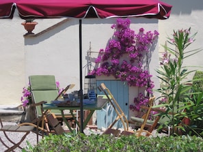 Outdoor dining - Côte d'Azur - Near Cannes, detached, charming holiday home with sea views (Mougins)