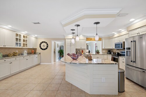 Luxushaus mit beheiztem Pool, Whirlpool, Außengrill und Restaurants! Beste Lage!