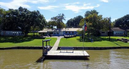 Experience Sargent charm in our spacious 4-bedroom retreat- Big Fish Haus