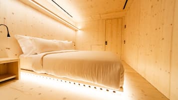 Een strijkplank/strijkijzer, gratis wifi, beddengoed