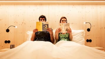 Planxa i posts de planxar, wifi gratuïta i roba de llit
