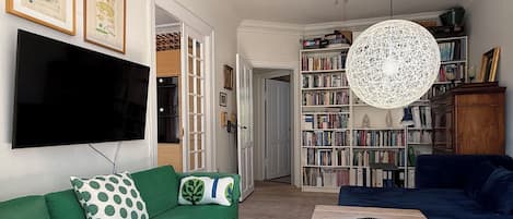 Télévision, lecteur de DVD, chaîne hi-fi