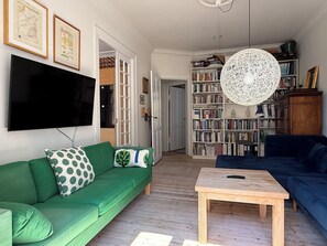 Fernseher, DVD-Player, Stereoanlage