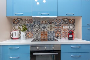 Fridge, microwave, oven, stovetop - Eudaimonia apartments (Naxos)