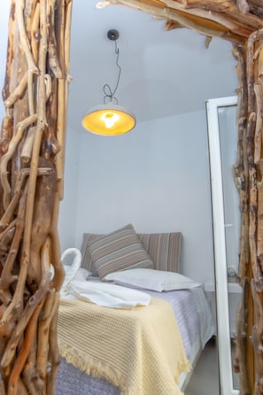 2 chambres, coffres-forts dans les chambres, bureau